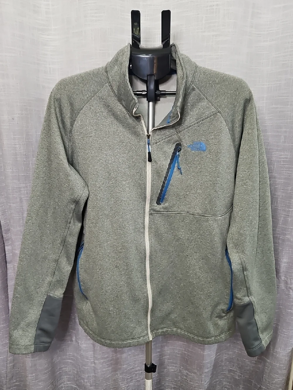 The North Face Men's Heather Gray Fleece Jacket with Blue Accents